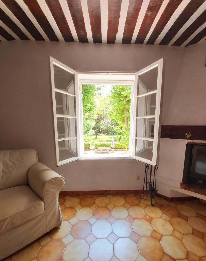 Eblouissant Appartement Au Calme D'Une Residence Avec Piscine Idealement Situe Au Pied Du Colorado Provencal Dans Le Prestigieux Luberon Rustrel Exterior photo