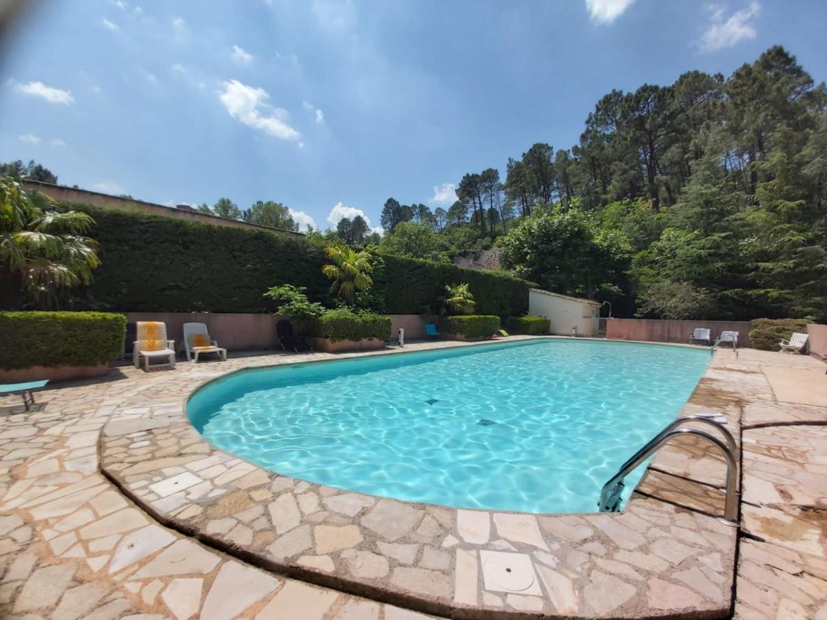 Eblouissant Appartement Au Calme D'Une Residence Avec Piscine Idealement Situe Au Pied Du Colorado Provencal Dans Le Prestigieux Luberon Rustrel Exterior photo