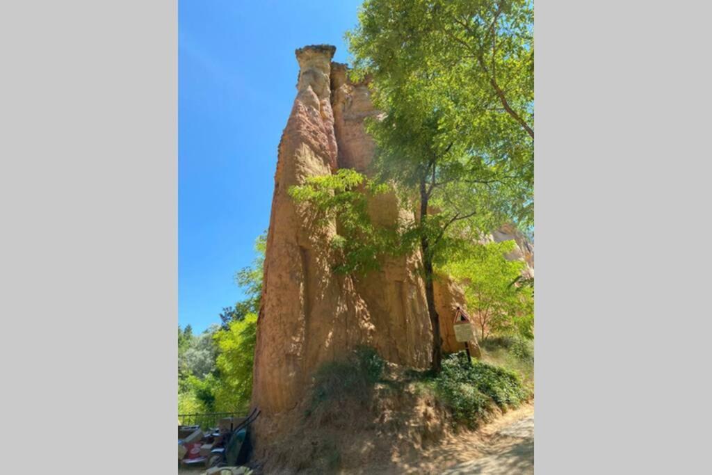 Eblouissant Appartement Au Calme D'Une Residence Avec Piscine Idealement Situe Au Pied Du Colorado Provencal Dans Le Prestigieux Luberon Rustrel Exterior photo