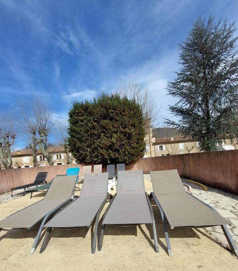 Eblouissant Appartement Au Calme D'Une Residence Avec Piscine Idealement Situe Au Pied Du Colorado Provencal Dans Le Prestigieux Luberon Rustrel Exterior photo